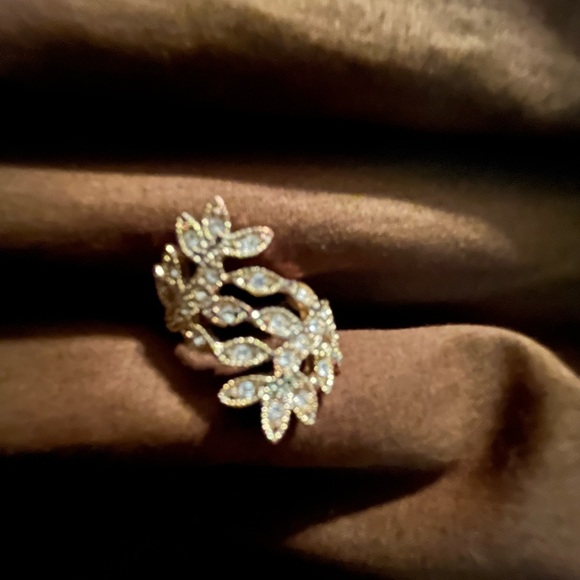 Gold ring with CZ. Size 9 - Picture 1 of 3